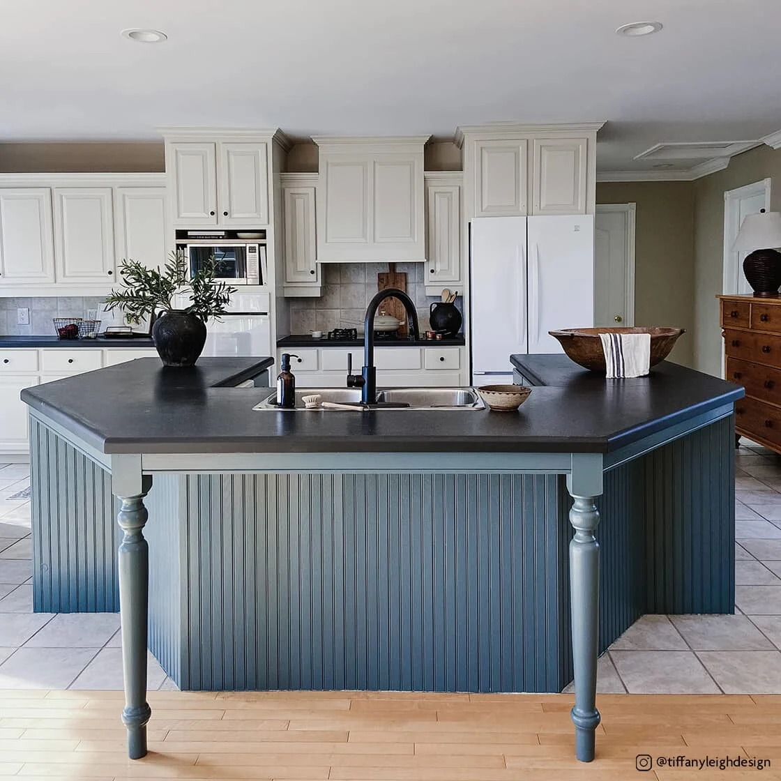 Voici comment peindre vos armoires de cuisine Home Hardware