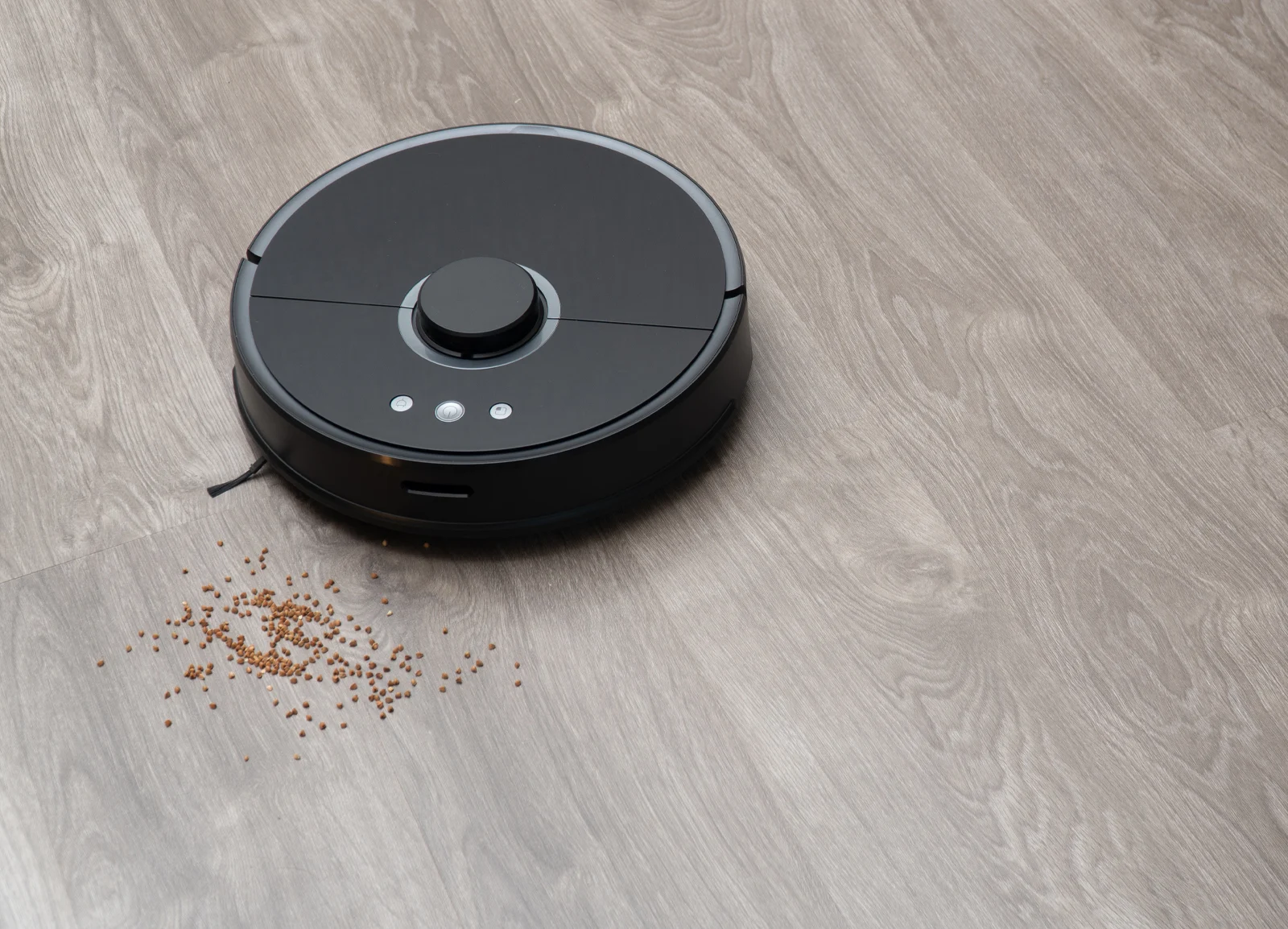 Aspirateur robotique intelligent nettoyant le sol d'une cuisine
