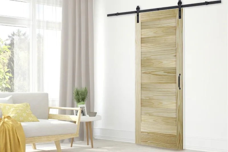 Image d'une porte coulissante moderne blanche séparant le salon et la salle à manger.
