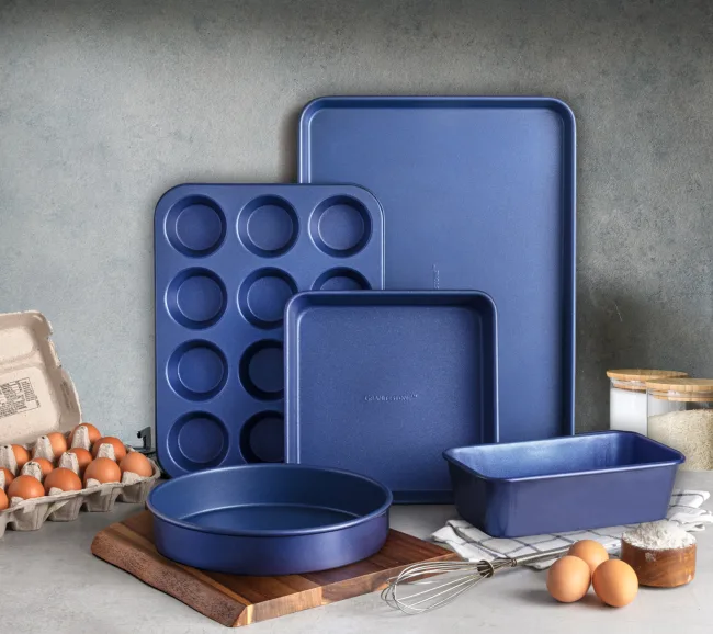 SAVE UP TO 60%
Select Bakeware & Cookware
