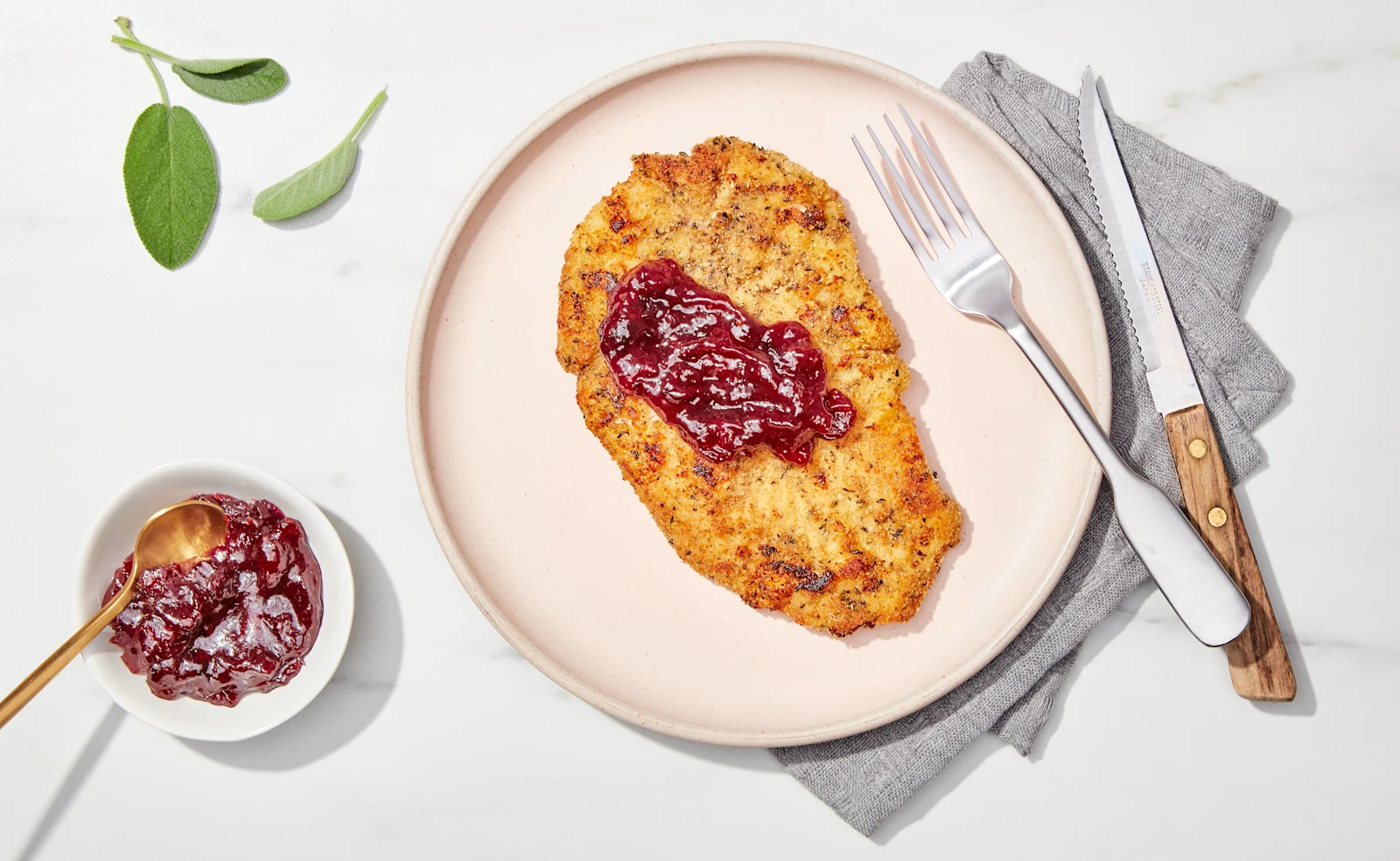 Chefman Escalopes de dinde panées avec sauce au beurre noisette et aux canneberges 