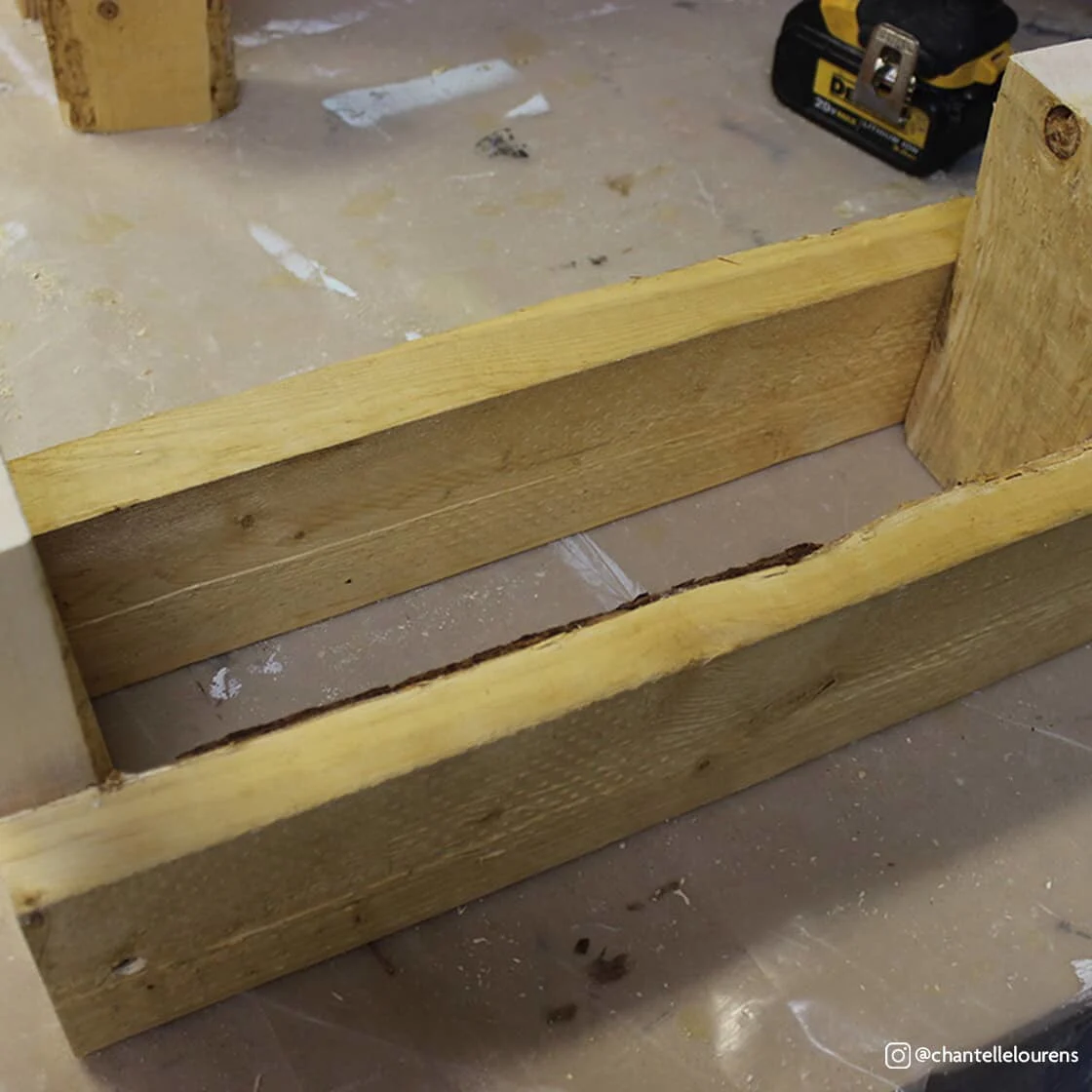 Construction des supports de poteau à lumières