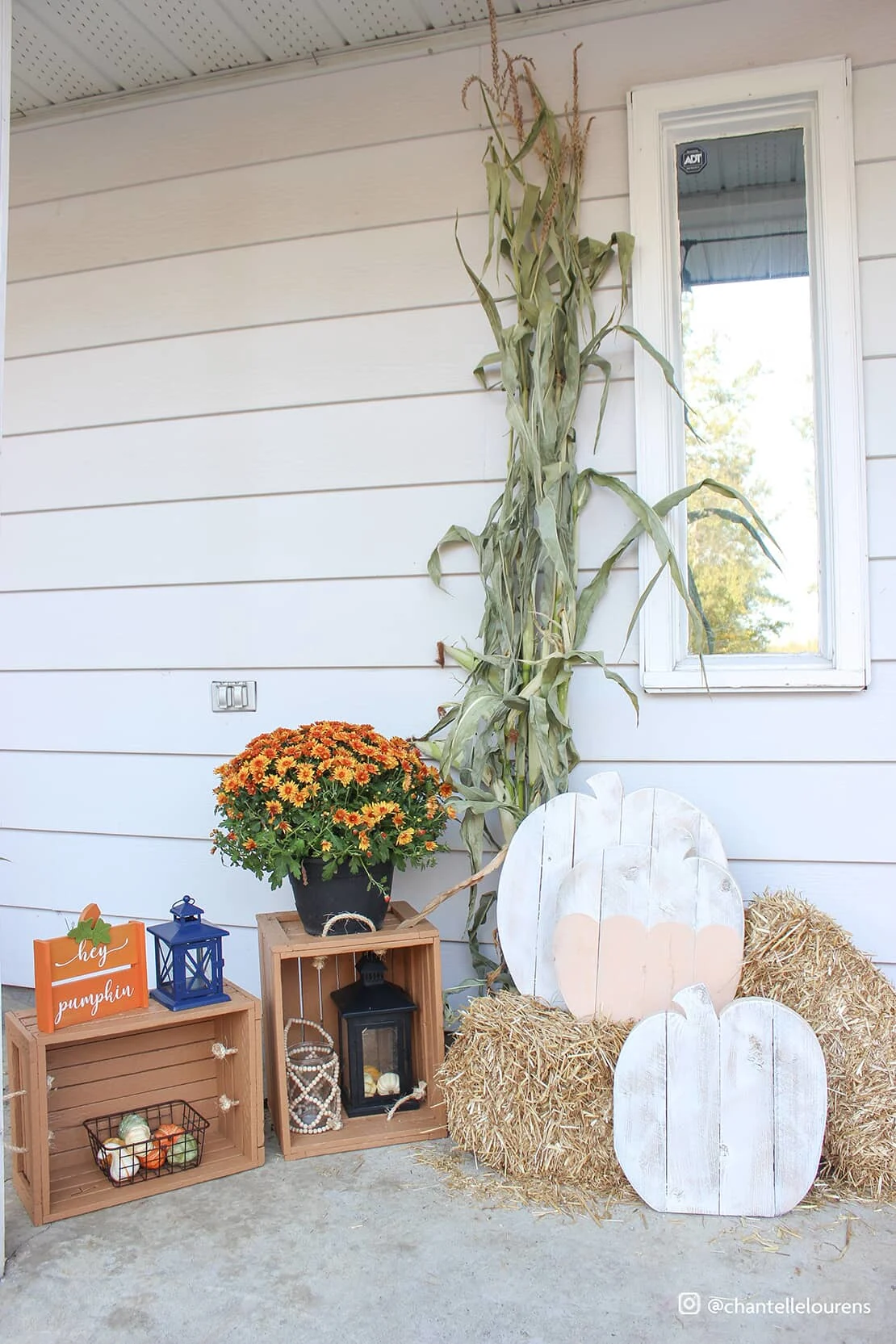 Porch pumpkin decor