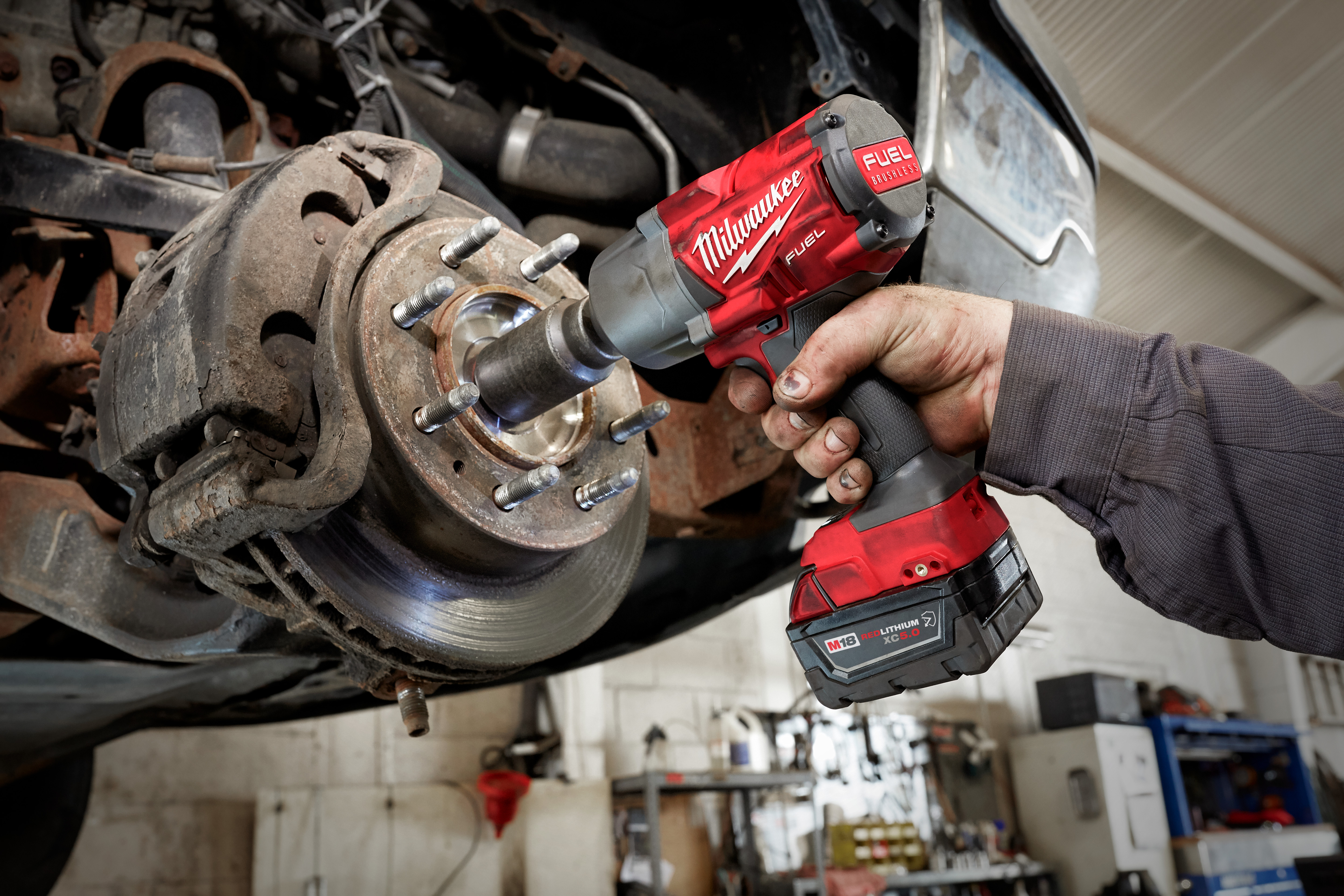 Milwaukee cordless impact wrench deals 1400 ft lbs