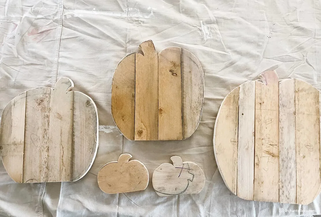 Wood Pallett Shaped Pumpkins