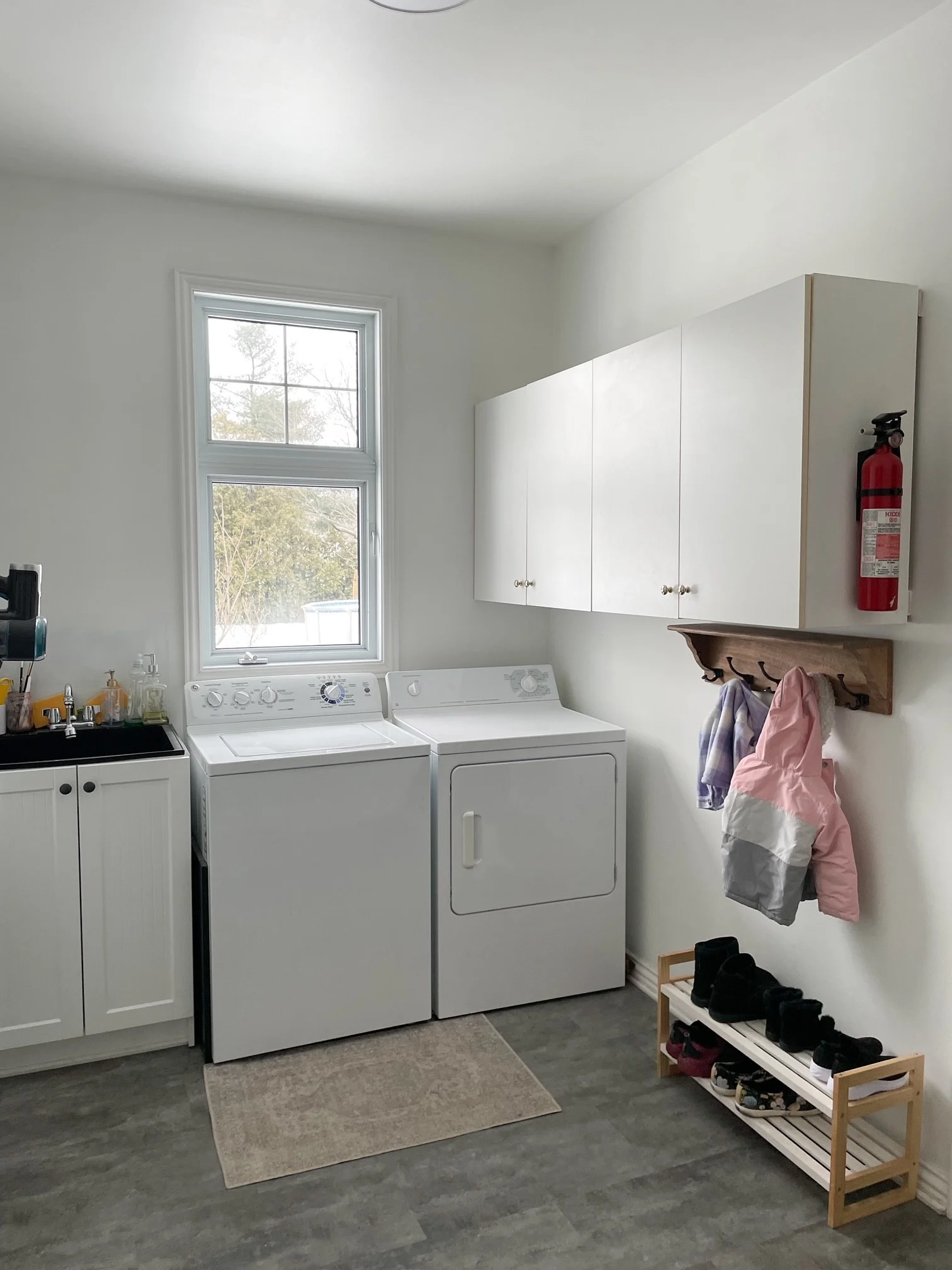 Laundry room before renovation