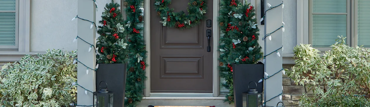 Outdoor Christmas Decorations (Everyday Living) - Theme Page Banner Image