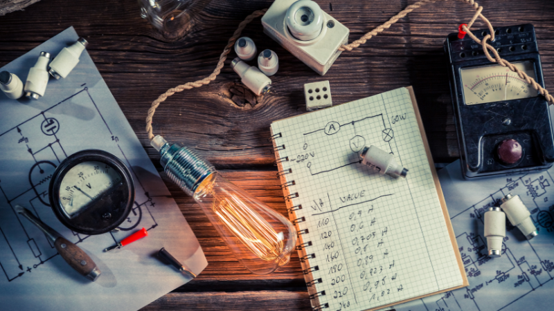 flatlay-physics-desk