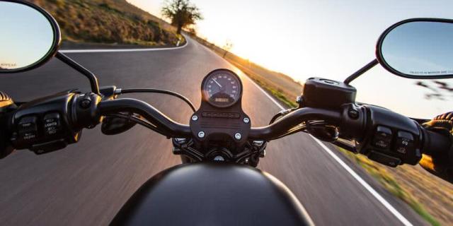 Focus sur le freinage à moto : techniques et systèmes de freins