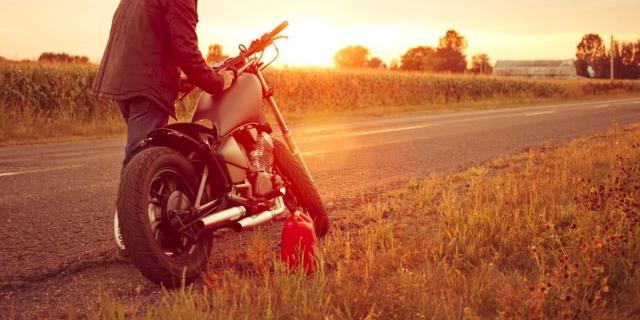 Les bons réflexes à appliquer quand un scooter ou une moto tombe en panne
