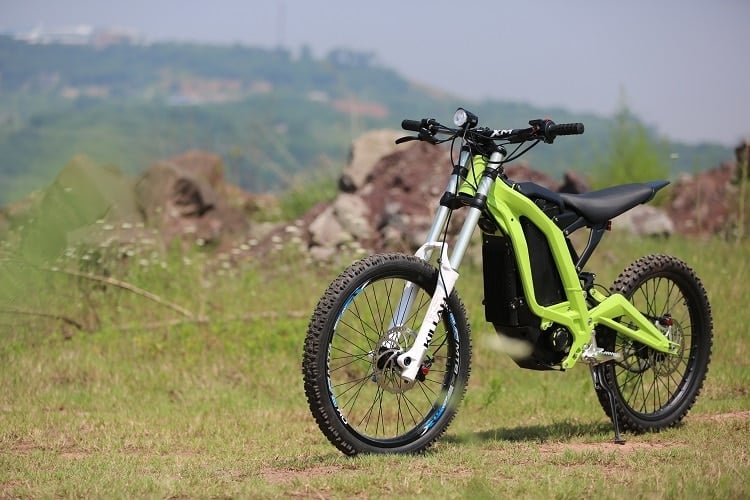 Moto électrique : Luna Cycle vend la Sur Ron, moitié VTT moitié enduro