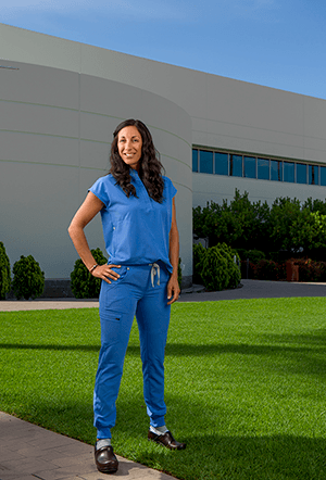 A full-body shot of Sara Elia