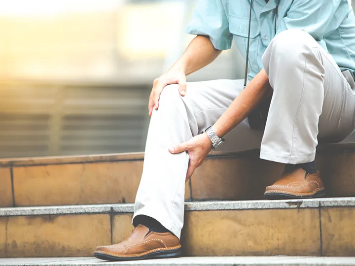 A man experiences leg pain