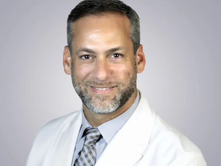 A headshot of Dr. Adam Kanter, the new chief of neurosurgery at Hoag's specialty clinic