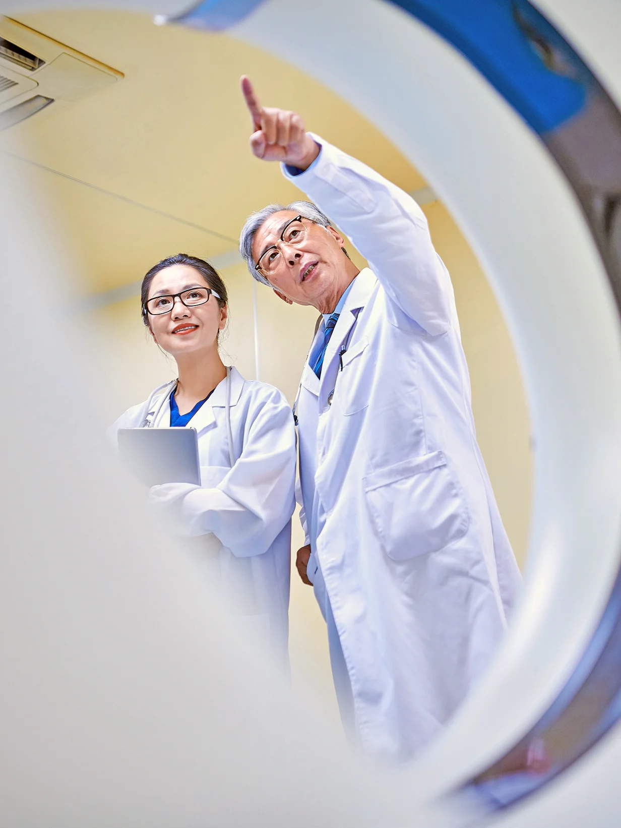 Doctors standing in front of MRI machine