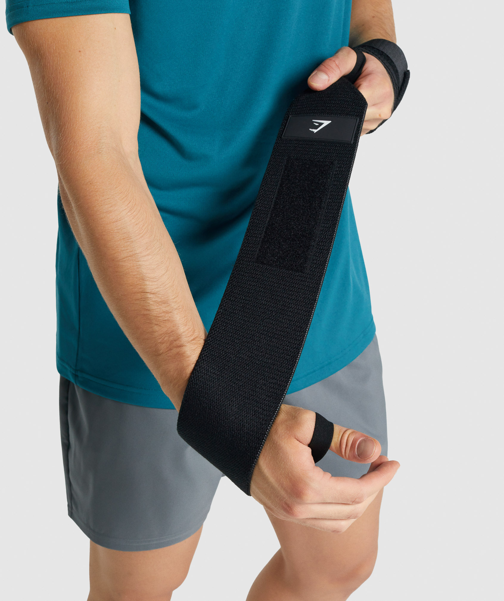 The Benefits Of Weightlifting Gloves, Wrist Wraps And Lifting