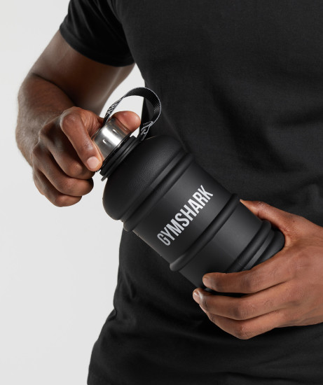 https://images.ctfassets.net/8urtyqugdt2l/6SOGaywGo53lUR3VEjyPRE/6d20762f57775a096d84da0e9a88cee8/Gymshark_Small_black_Water_Bottle.jpg?w=550&h=550&fit=thumb