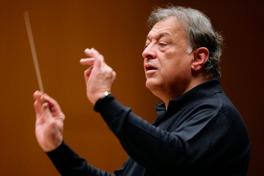 After 50 Years, a Maestro Steps Down - Classical KDFC