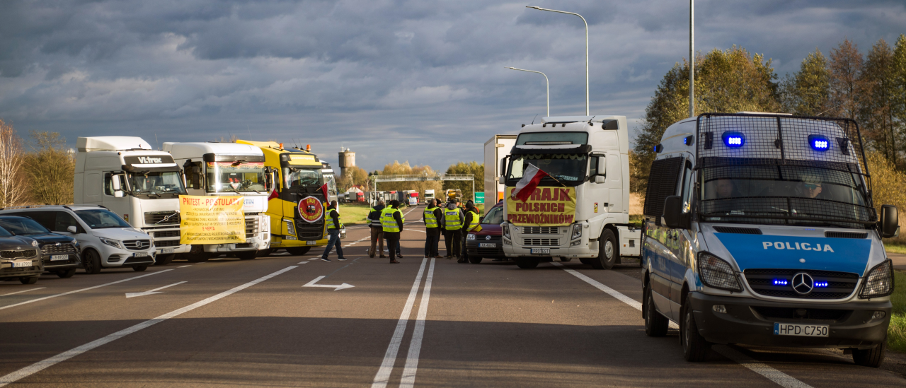 Протест перевозчиков на границе. Фото: Аттила Хусейнов / Forum