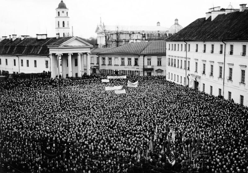 Wilno 1919 demonstration of townspeople