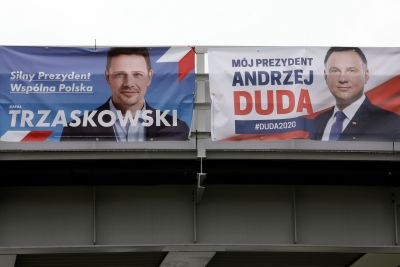 Предвыборные плакаты кандидатов в президенты — Рафала Тшасковского и Анджея Дуды. Фото: Кацпер Пемпел / Reuters / Forum
