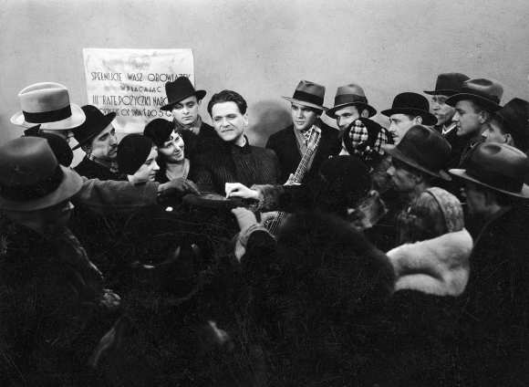 Эугениуш Бодо в фильме «Певец Варшавы» (Pieśniarz Warszawy), 1934. Источник: Национальный цифровой архив Польши
