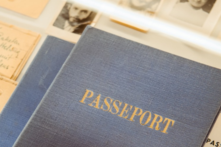 Паспорт для cпасения польского еврея. Документ был оформлен при помощи группы польских дипломатов во главе с Александром Ладосем. Источник: Институт Пилецкого
