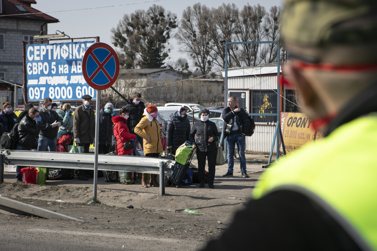 Громадяни України на польсько-українському кордоні. Фото: Яцек Шидловський / Forum