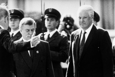 Визит Бориса Ельцина в Польшу, во время которого он произнес слова «простите нас» у памятника жертвам Катыни в Варшаве, 1993.  Фото: Анна Пeтушко / Forum
