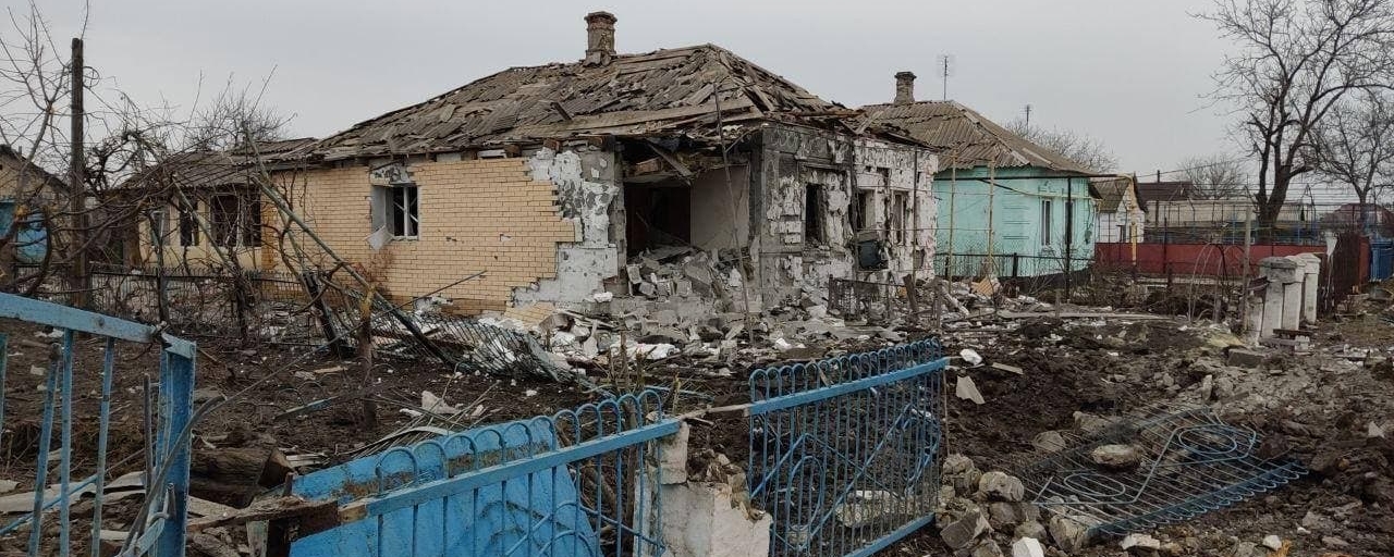 Поселок Сартана под Мариуполем, в котором погибли четыре мирных жителя. Фото: Вадим Бойченко
