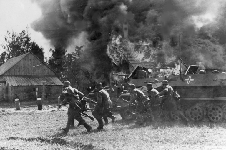Немецкие военные на восточном фронте, июнь 1941. Источник: Википедия