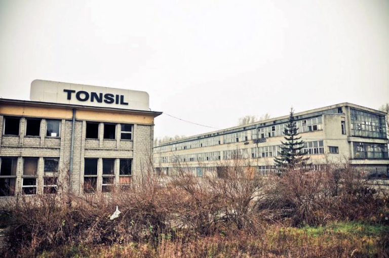Фабрика Tonsil во Вжесне. В 1991 году компания была приватизирована, а в 2009 — обанкротилась. Источник: Facebook / Unitra Tonsil
