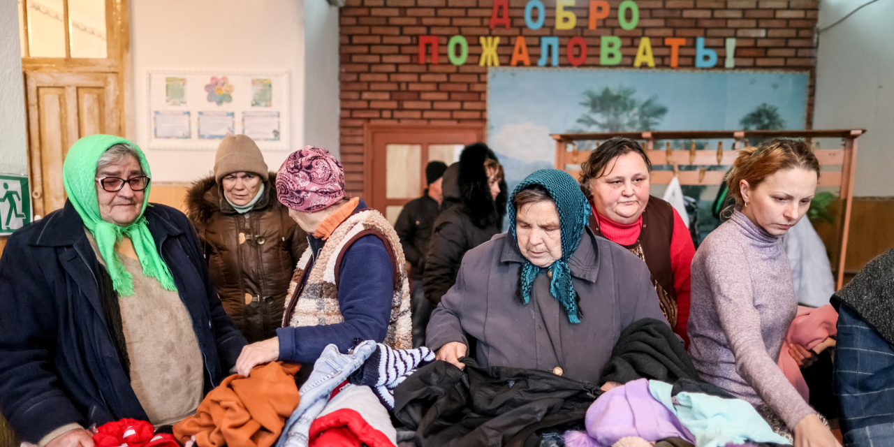 Люди из Мариуполя в пункте временного размещения. Фото: Сергей Бобылев / ТАСС / Forum