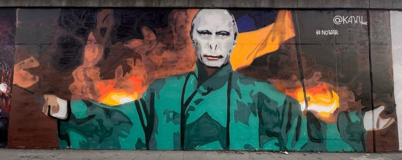 Мурал с президентом Владимиром Путиным в образе Волан-де-Морта. Источник: Kawu / Instagram
