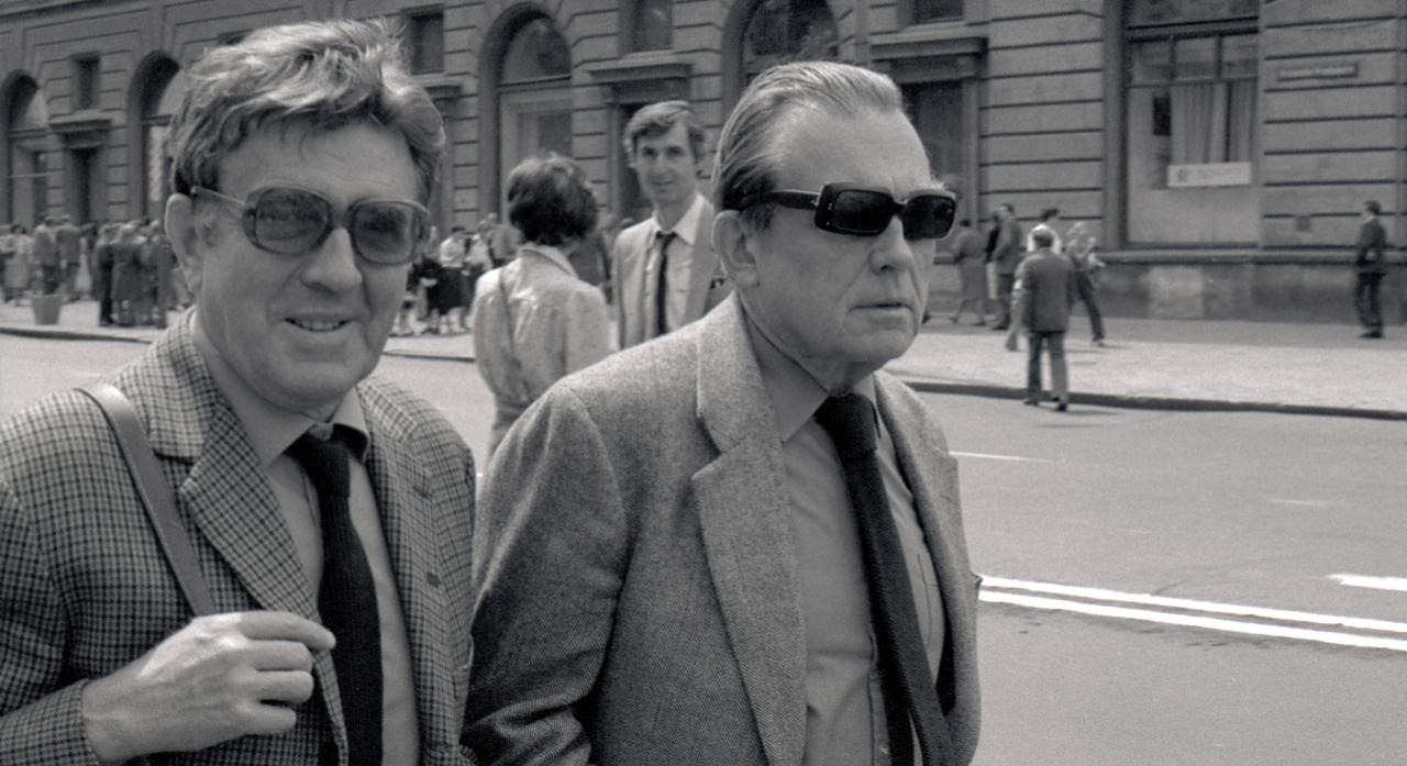 Анджей и Чеслав Милош на Краковском Предместье в Варшаве (1981). Фото: Януш Филя/Forum