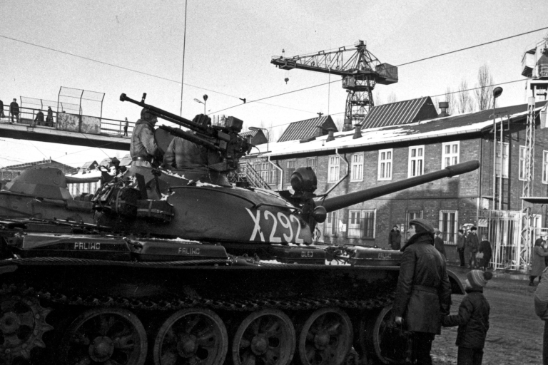 Гданьск во время военного положения. Декабрь, 1981. Фото: Лешек Пекальский / Forum