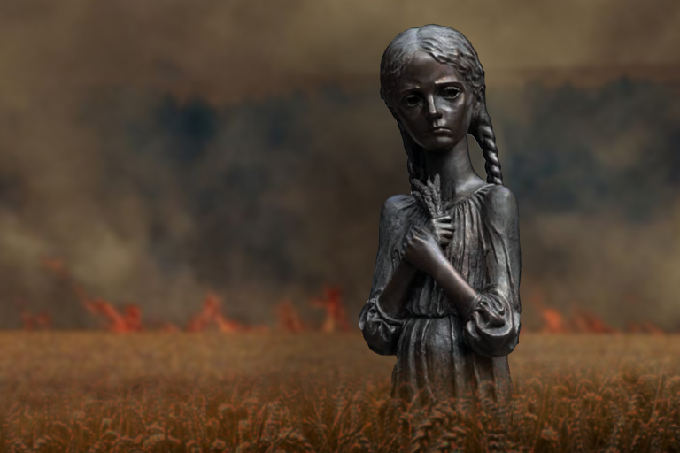 «Девочка с колосками» на фоне пшеничного поля, загоревшегося в результате обстрелов российской армией. Коллаж: Новая Польша