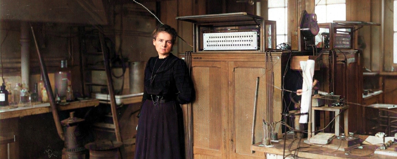 Мария Склодовская-Кюри в своей парижской лаборатории, 1912. Источник: Википедия