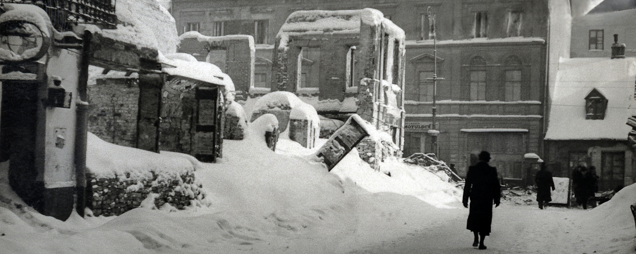 Варшава, декабрь 1939. Свентокшиская улица в направлении улицы Новый Свят. Фото: Януш Фила / Forum