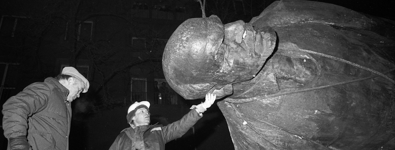 Демонтаж памятника Ленину в Новой Хуте, 10.12.1989. Фото: Яцек Кухарчик / Forum