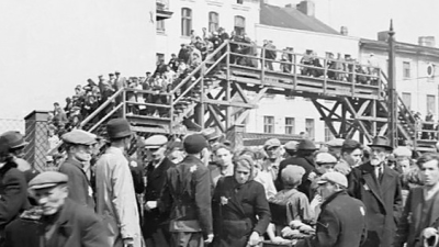 Мост, соединяющий разные части Лодзинского гетто, 1940. Источник: Федеральный архив Германии 
