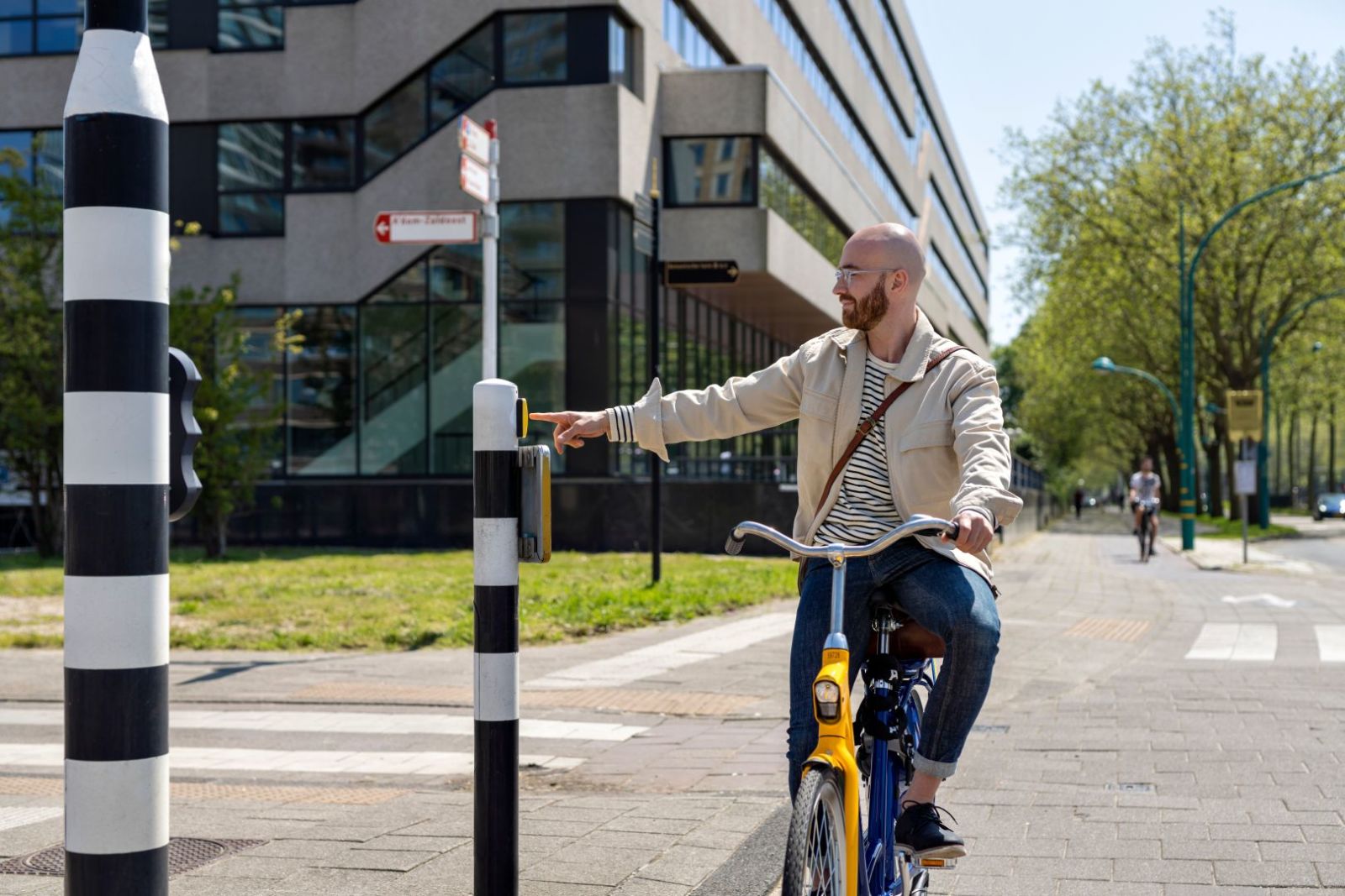 man OV-fiets stoplicht