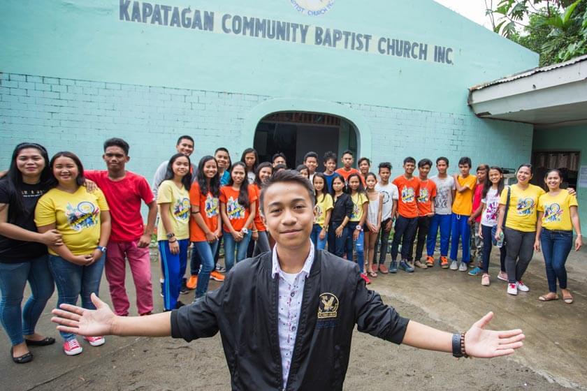 Jay Mark, sostenuto a distanza da Compassion nelle Filippine