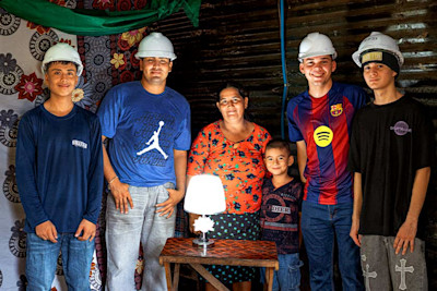 El Salvador: una luz encendida cambia el futuro de los jóvenes 