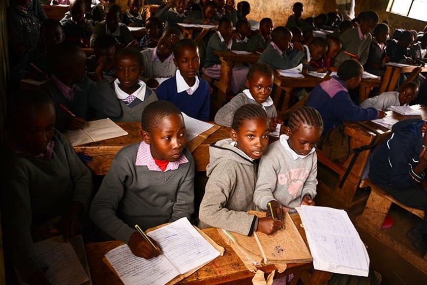 Kenya: Joseph in classe con i suoi compagni