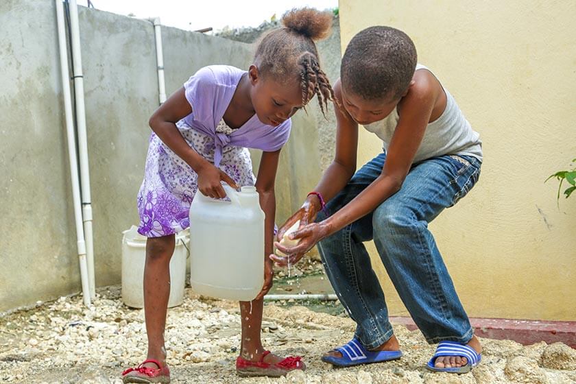 Haiti: acqua potabile, giusto in tempo, durante la pandemia