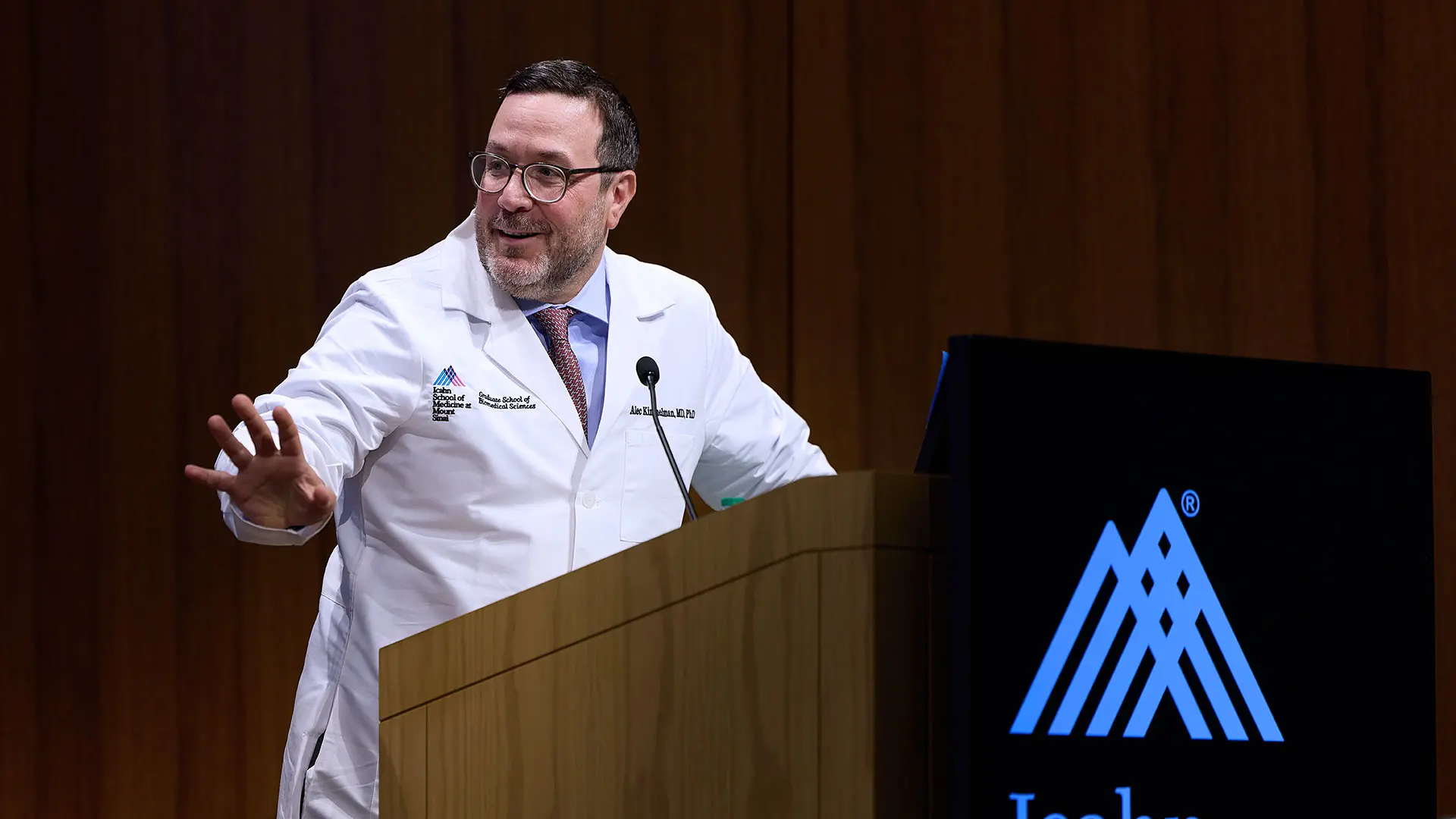 Alec C. Kimmelman, MD, PhD, Dean of the NYU Grossman School of Medicine and Chief Executive Officer of NYU Langone Health, a 2003 graduate of the MD-PhD program, was the keynote speaker at Mount Sinai’s Lab Coat Ceremony.