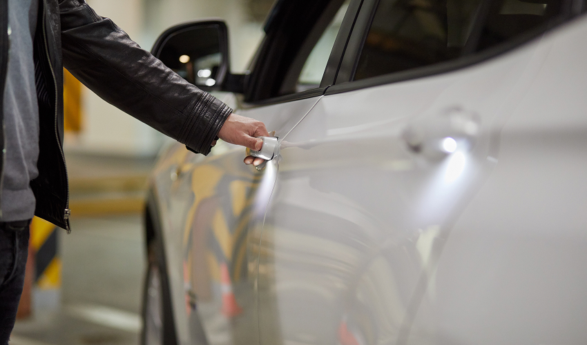 SEPT26 CAA CCG Digital 5 Things To Do Before Leaving Your Car in a Parking Lot Blog Image 2