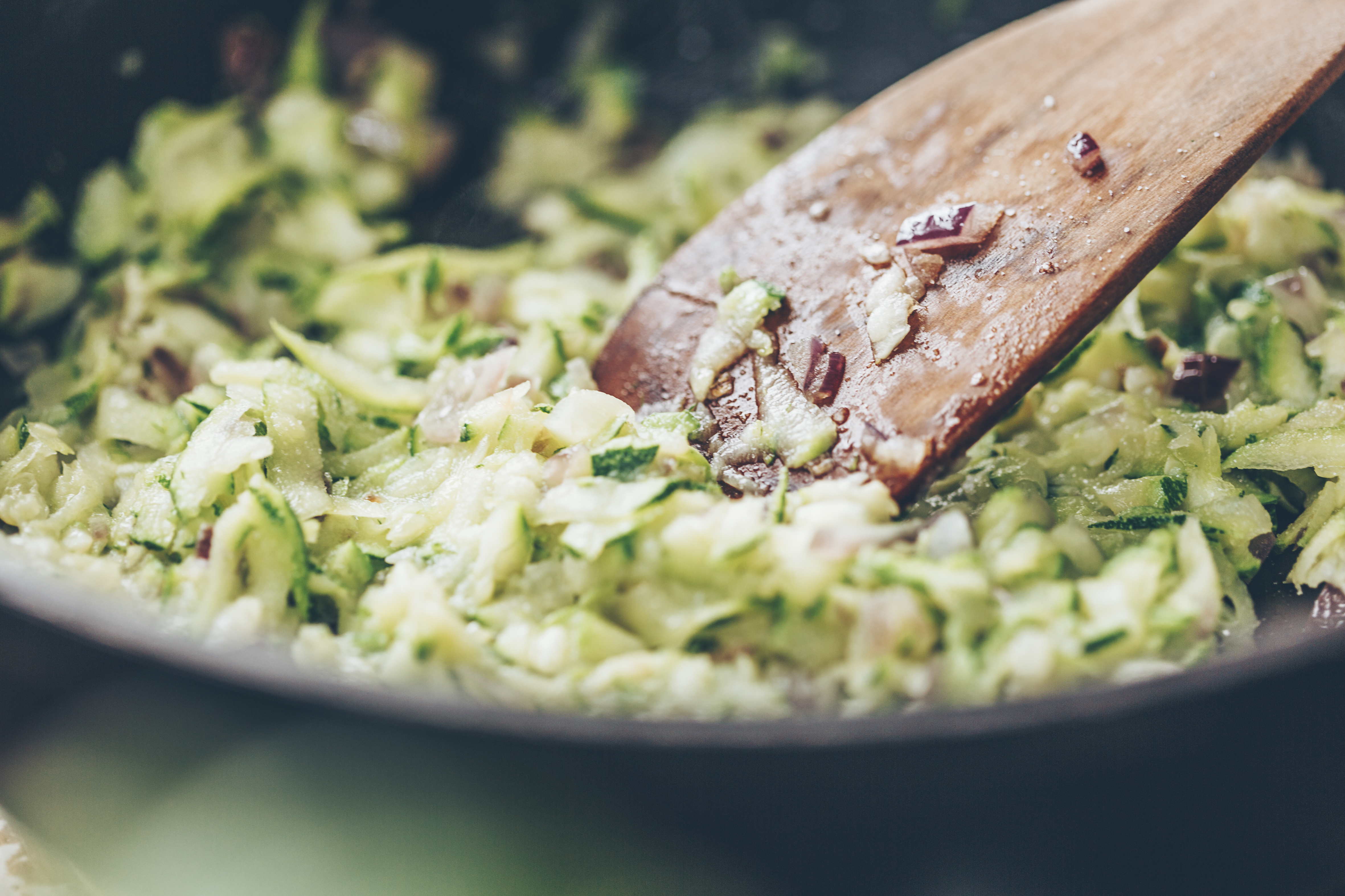 Dreierlei Gemüsechips mit Zucchini-Dip (4)