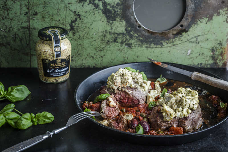 Steaks in rustikaler Tomatensauce und Feta img